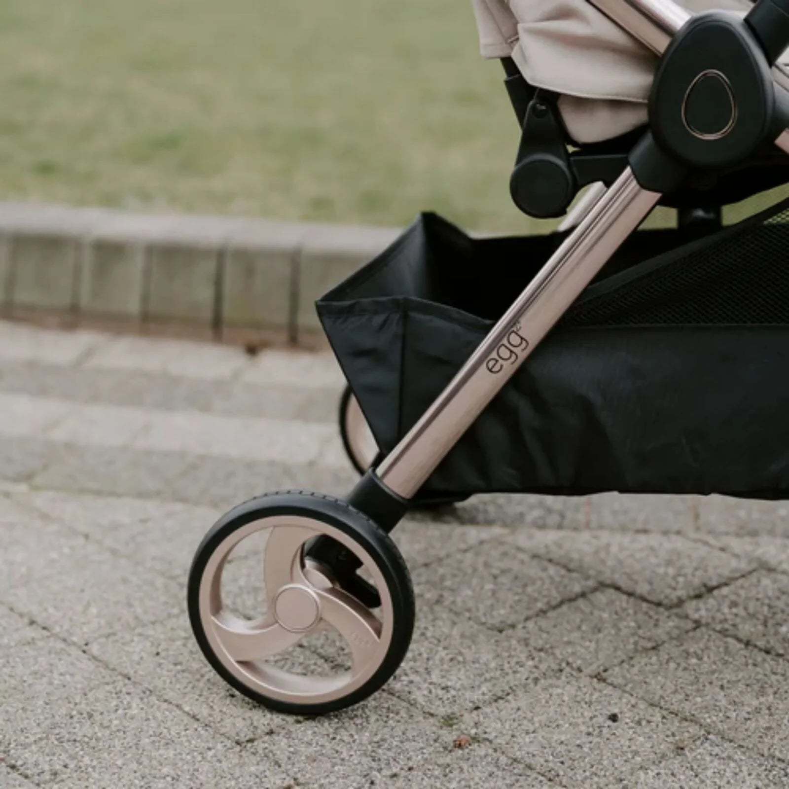 eggZ® Stroller - Carbonite