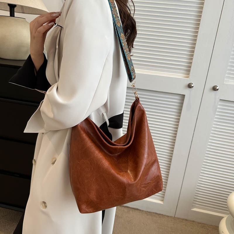 Women's Shoulder Bag With Ethnic Style Wide Shoulder Strap Ins Large Capacity Bucket Crossbody Bags Fashion Handbag
