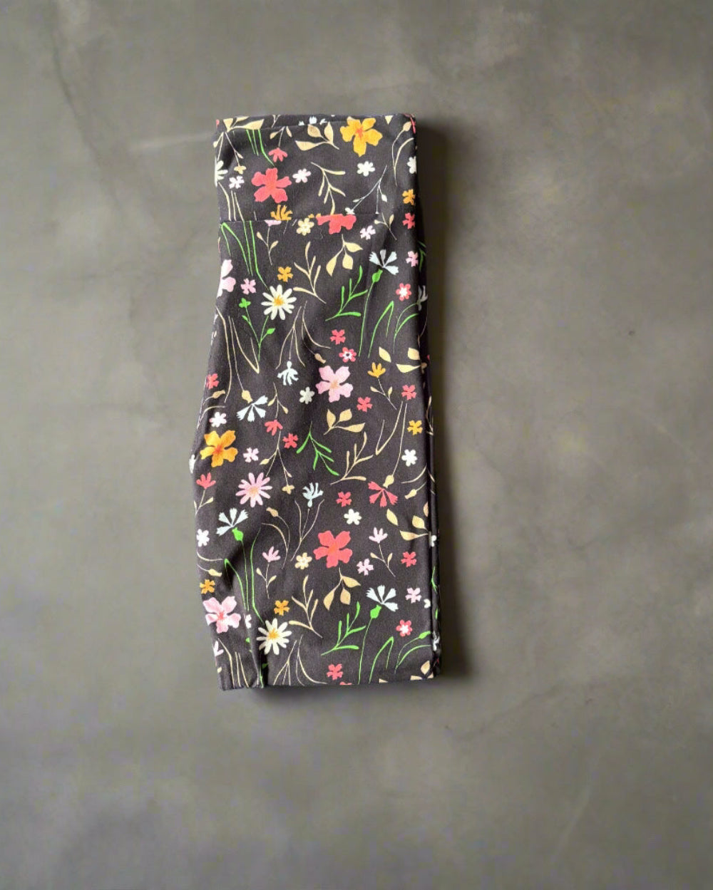 Black flower design soft leggings