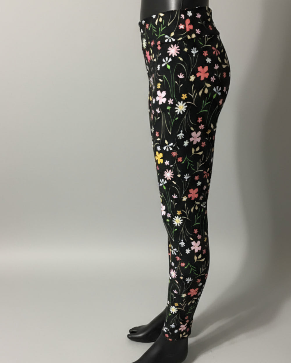 Black flower design soft leggings