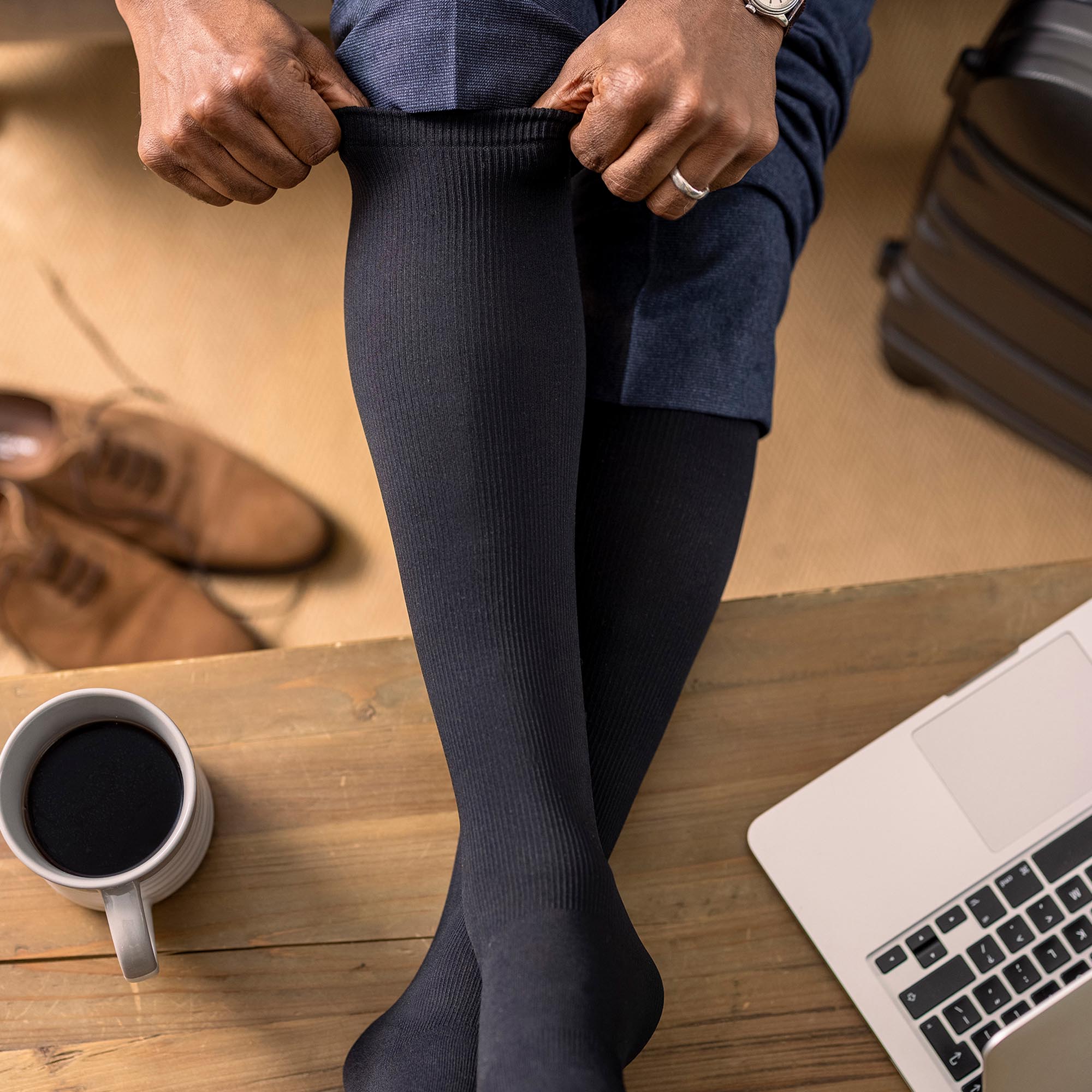 1 Pack Mens 18 mmHg Graduated Compression Flight Socks for DVT