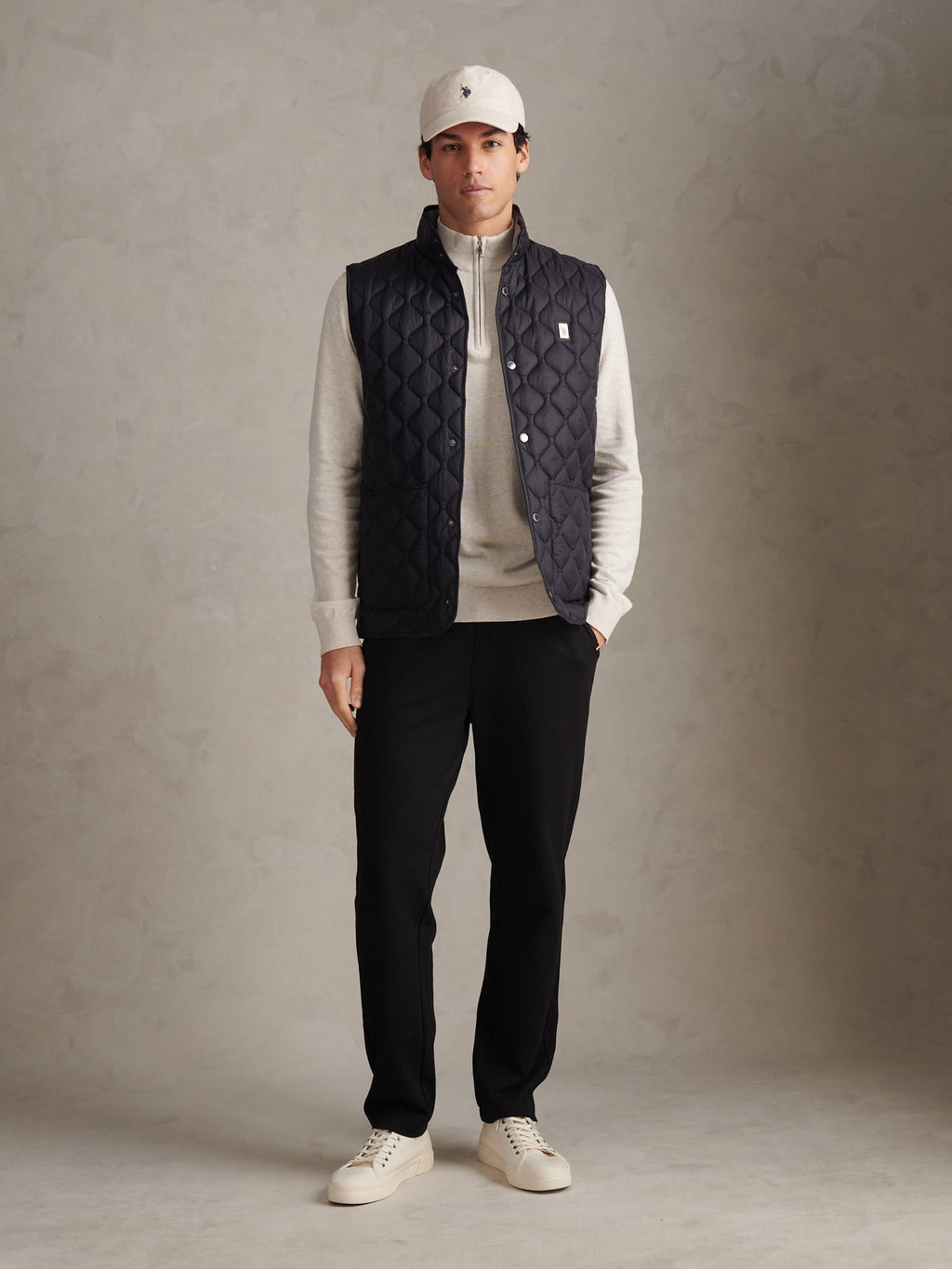Mens Onion Quilt Lightweight Gilet Black