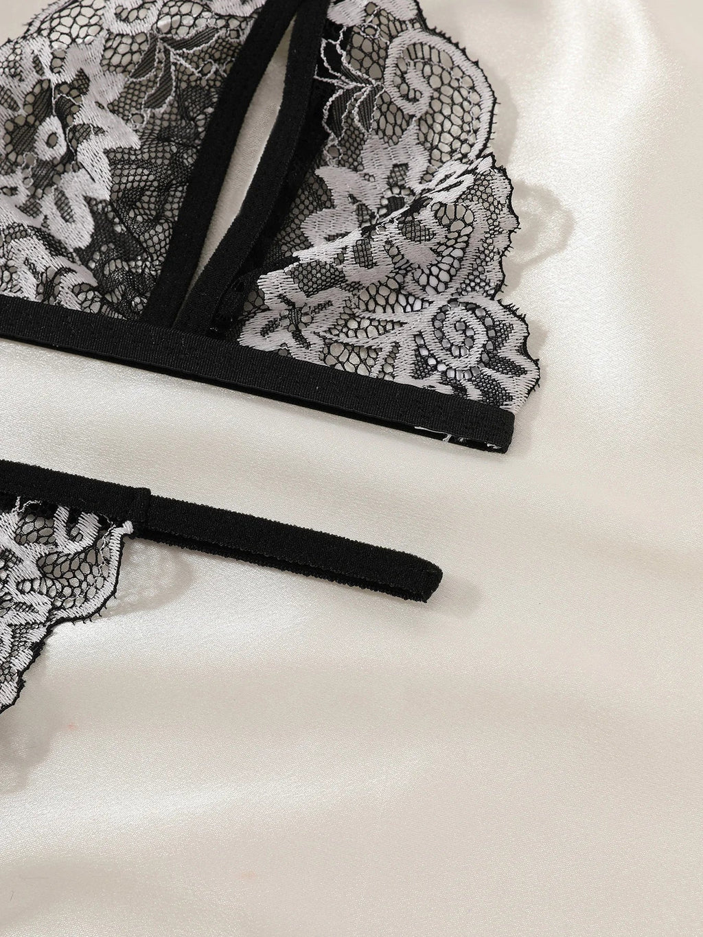 Women Sexy Lingerie Bra Thongs Sets Ultrathin Lace Lingerie Set Temptation Erotic Open Bra Crotchless Outfits For Pretty Girls