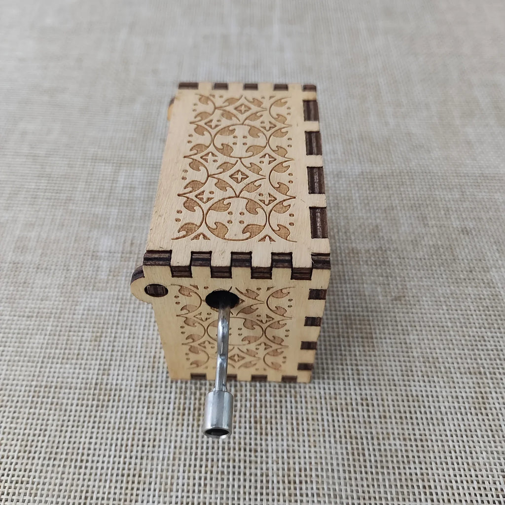 1pc Birthday Music Box Wooden Antique Carved Hand Cranked Classic Theme Music for Christmas Gifts Family Decoration