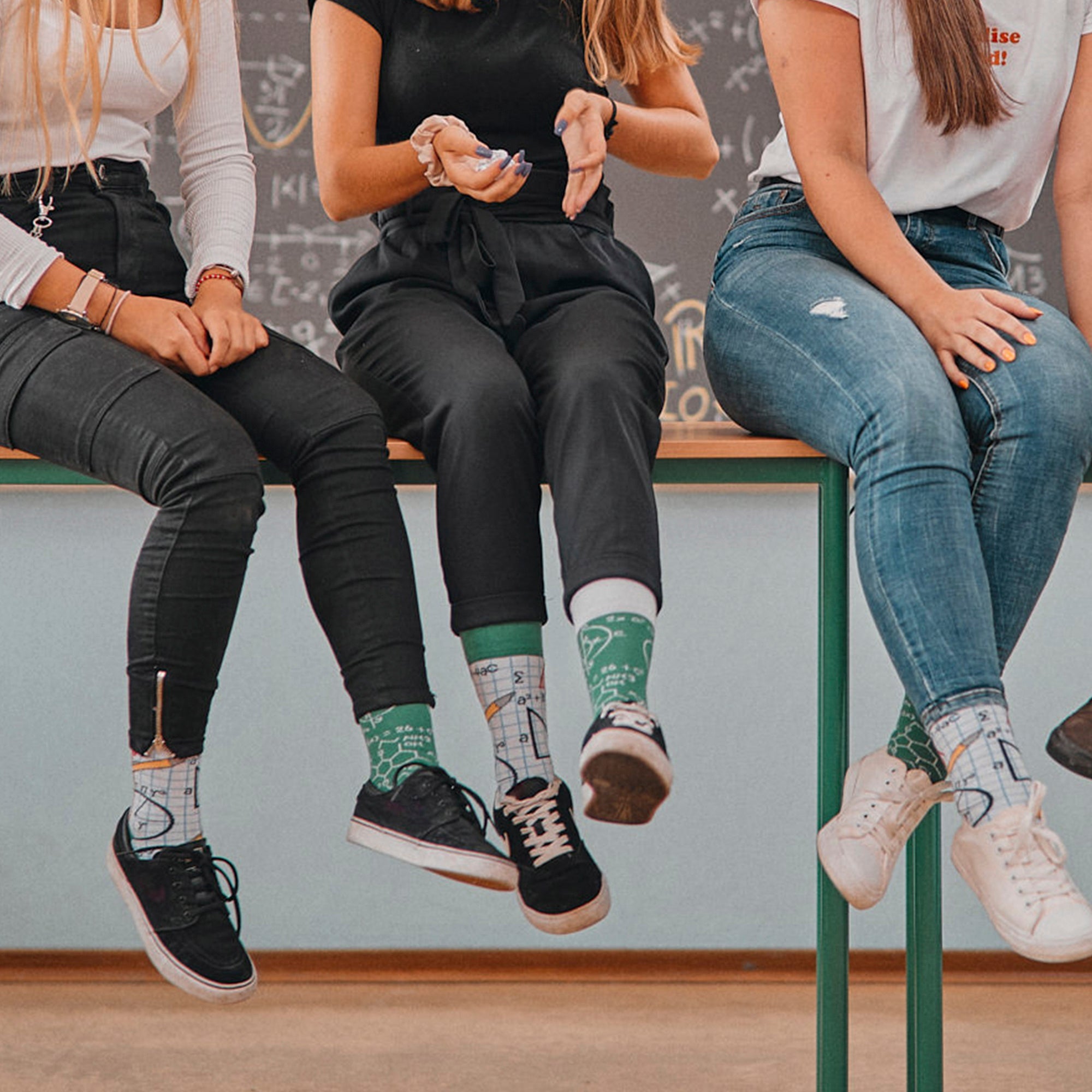 1 Pack Unisex Mismatched Novelty Odd Socks - Back 2 School