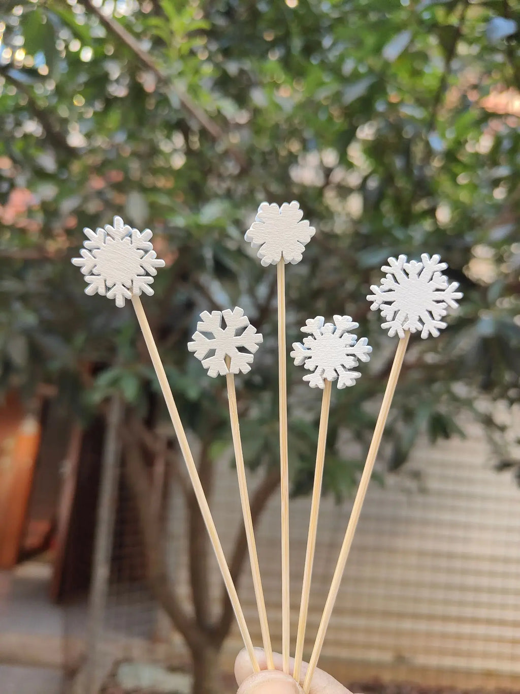 50Pcs/set Christmas Fruit Sticks Disposable Bamboo Sticks Snowflake Christmas Tree Elk Santa Claus Snowman Sticks Xmas Ornaments