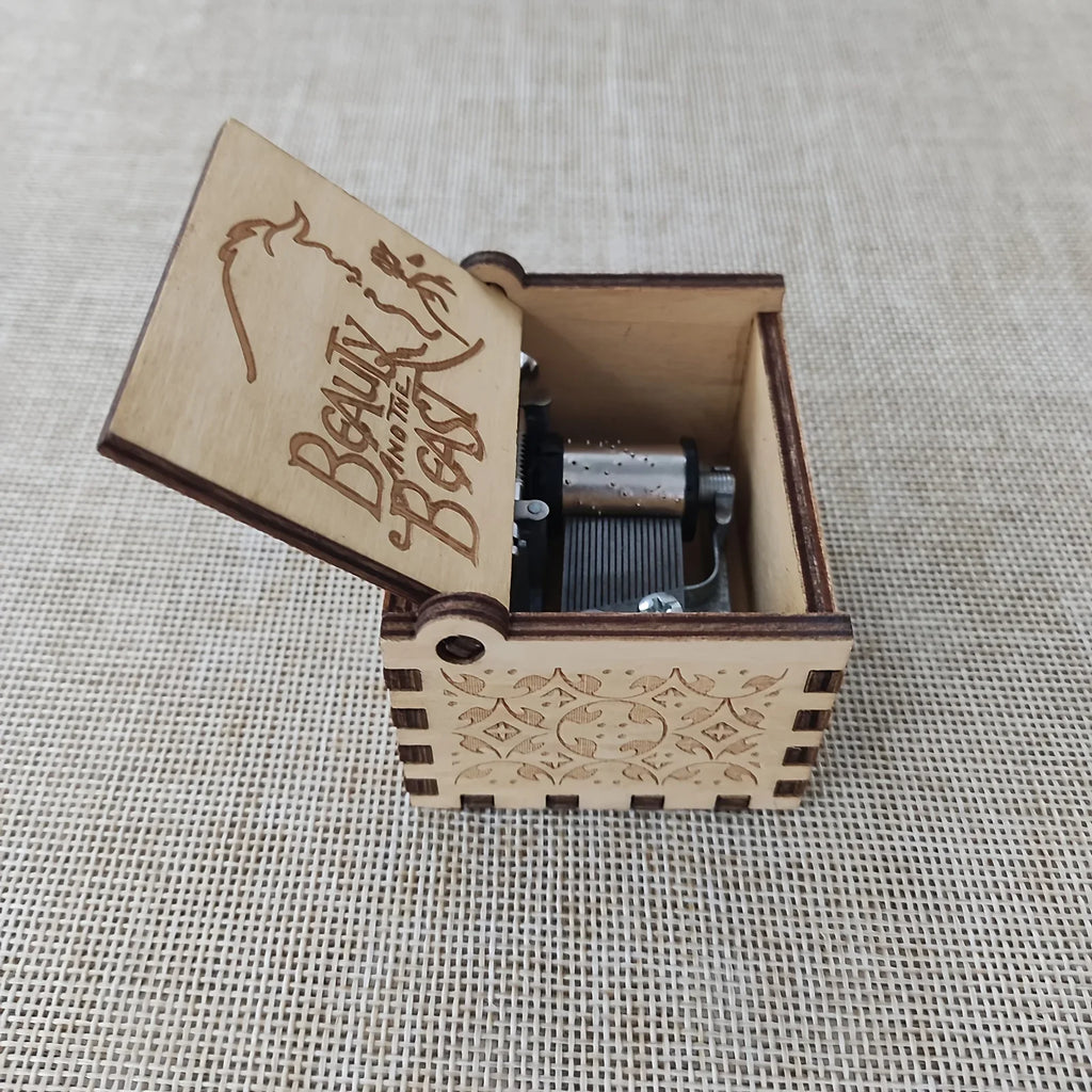 1pc Birthday Music Box Wooden Antique Carved Hand Cranked Classic Theme Music for Christmas Gifts Family Decoration