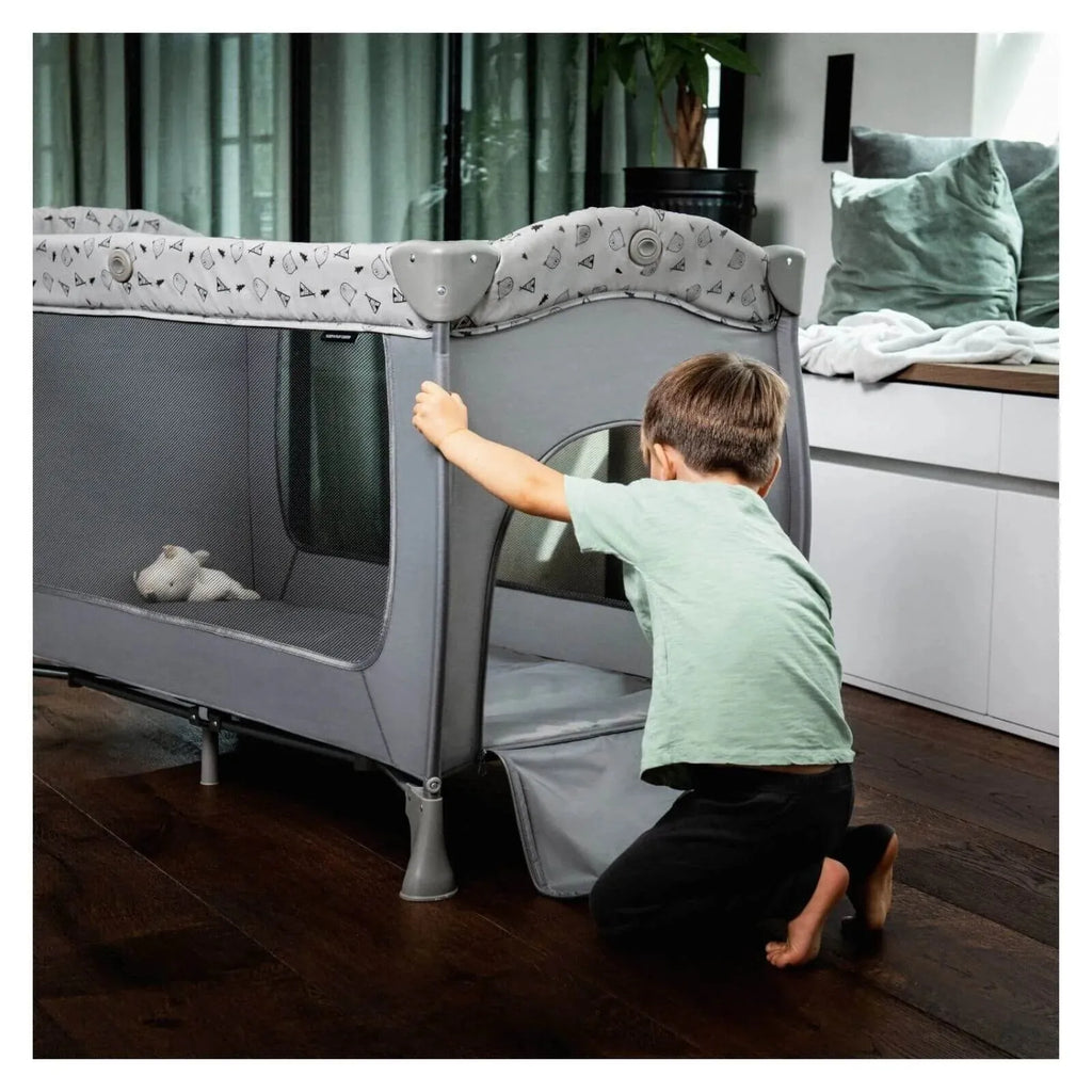 Hauck Sleep N Play Center Bassinet Travel Cot & Playpen - Stars